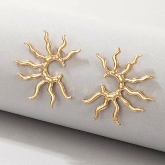 Jewelry - GOLD SUN MINIMALIST STUD EARRINGS
